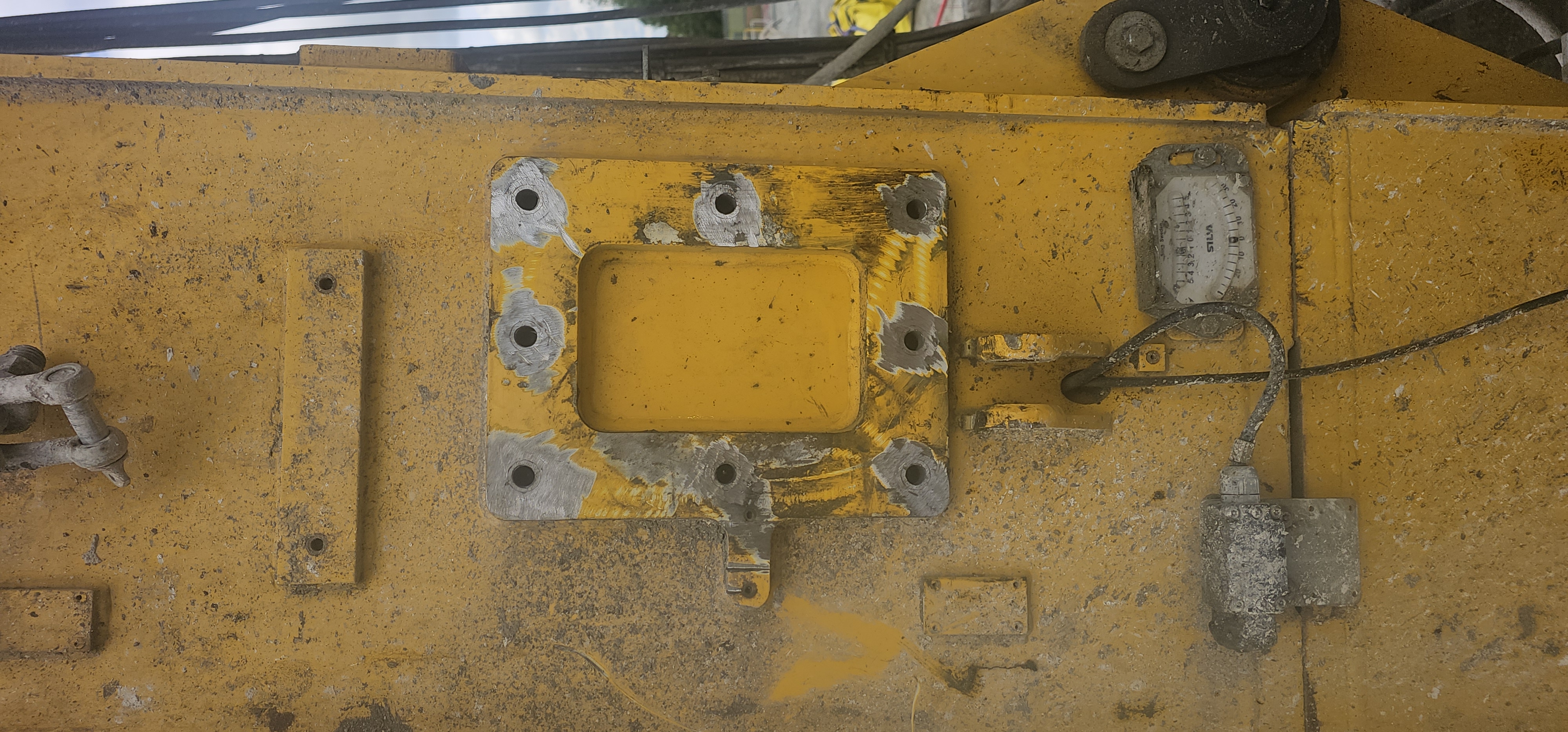 Repaired mast plate ready to take the auger cleaner arm back into service