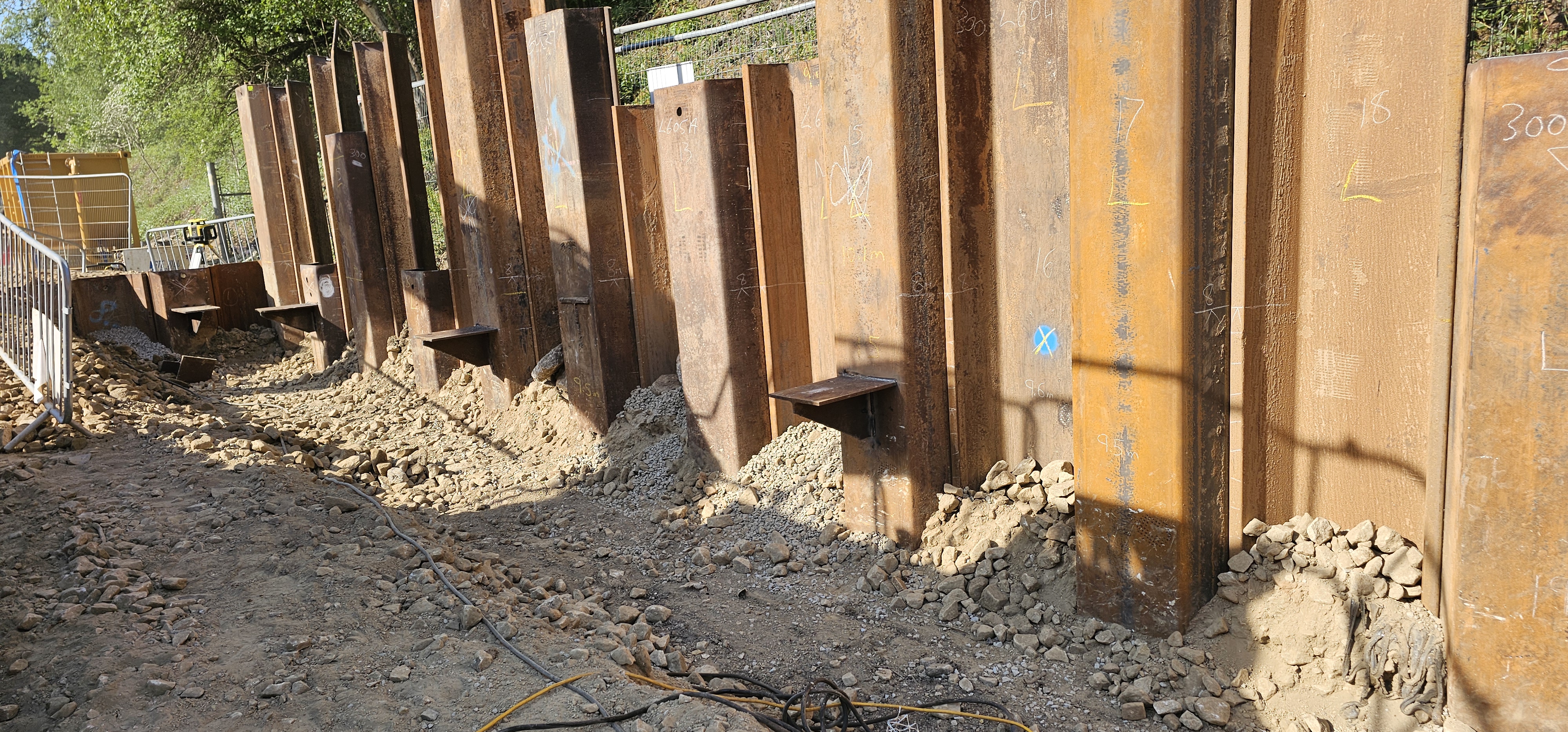 Close view of welded brackets on sheet piles for the waling beam