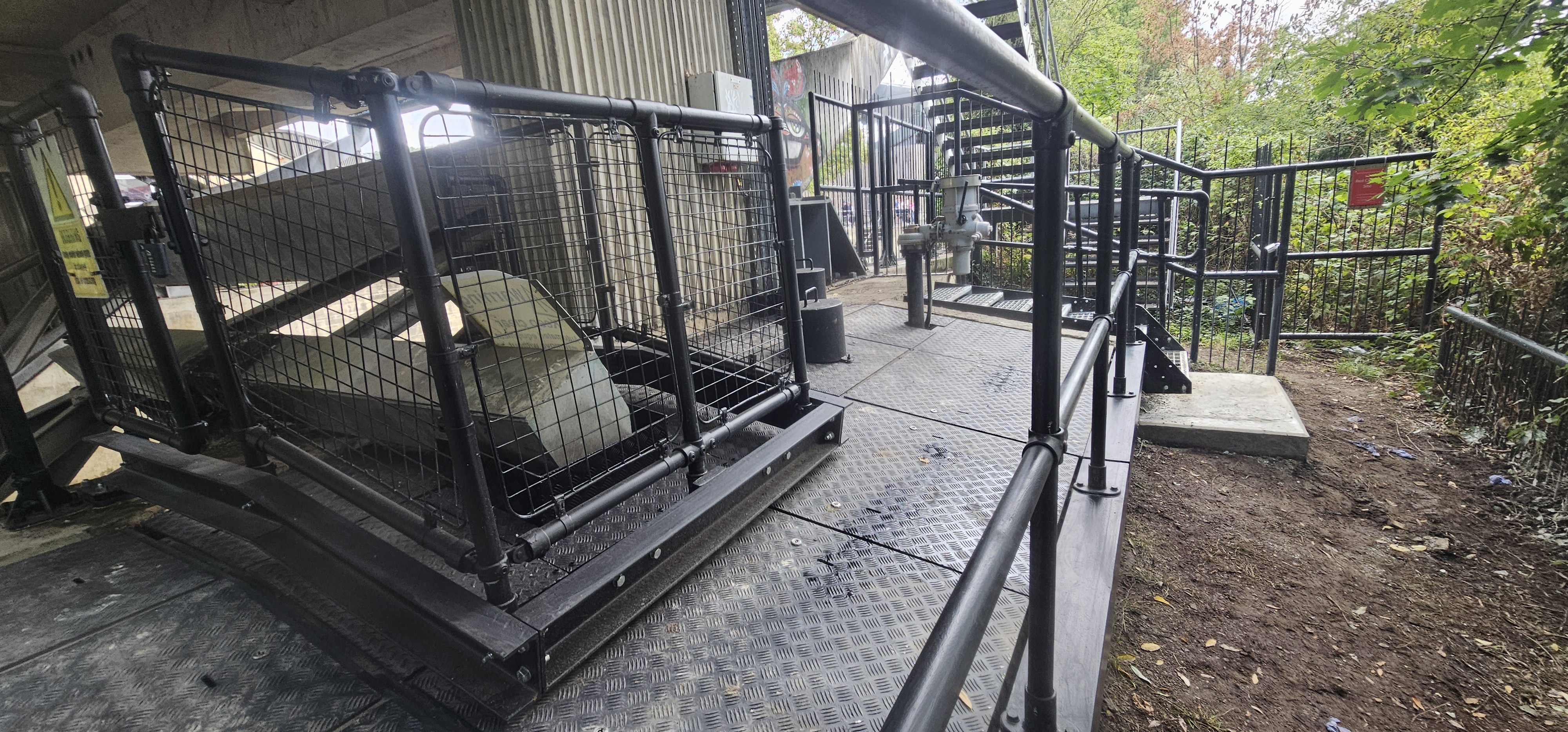 New handrails and guardrails for the bridge arm