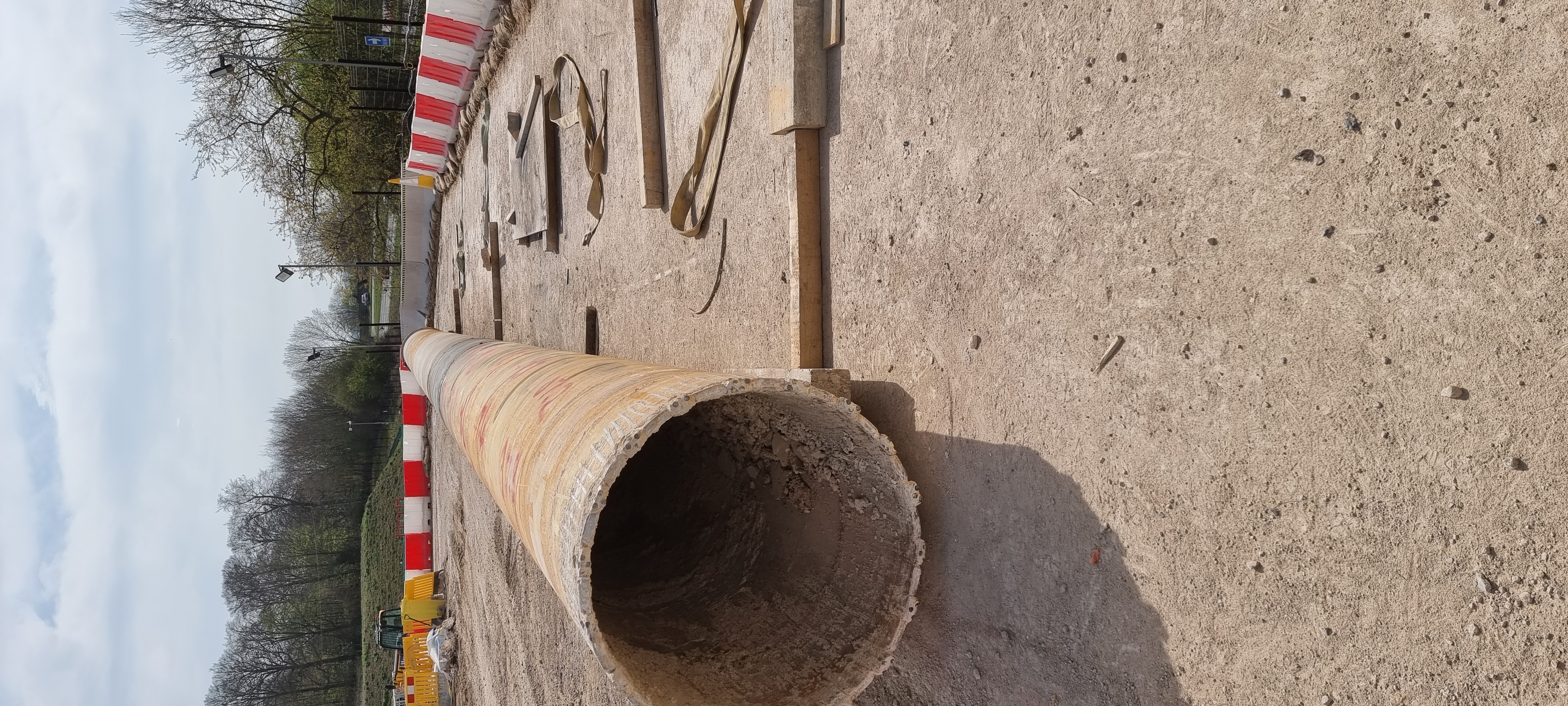 HS2 piling site with rigs maintained on shift