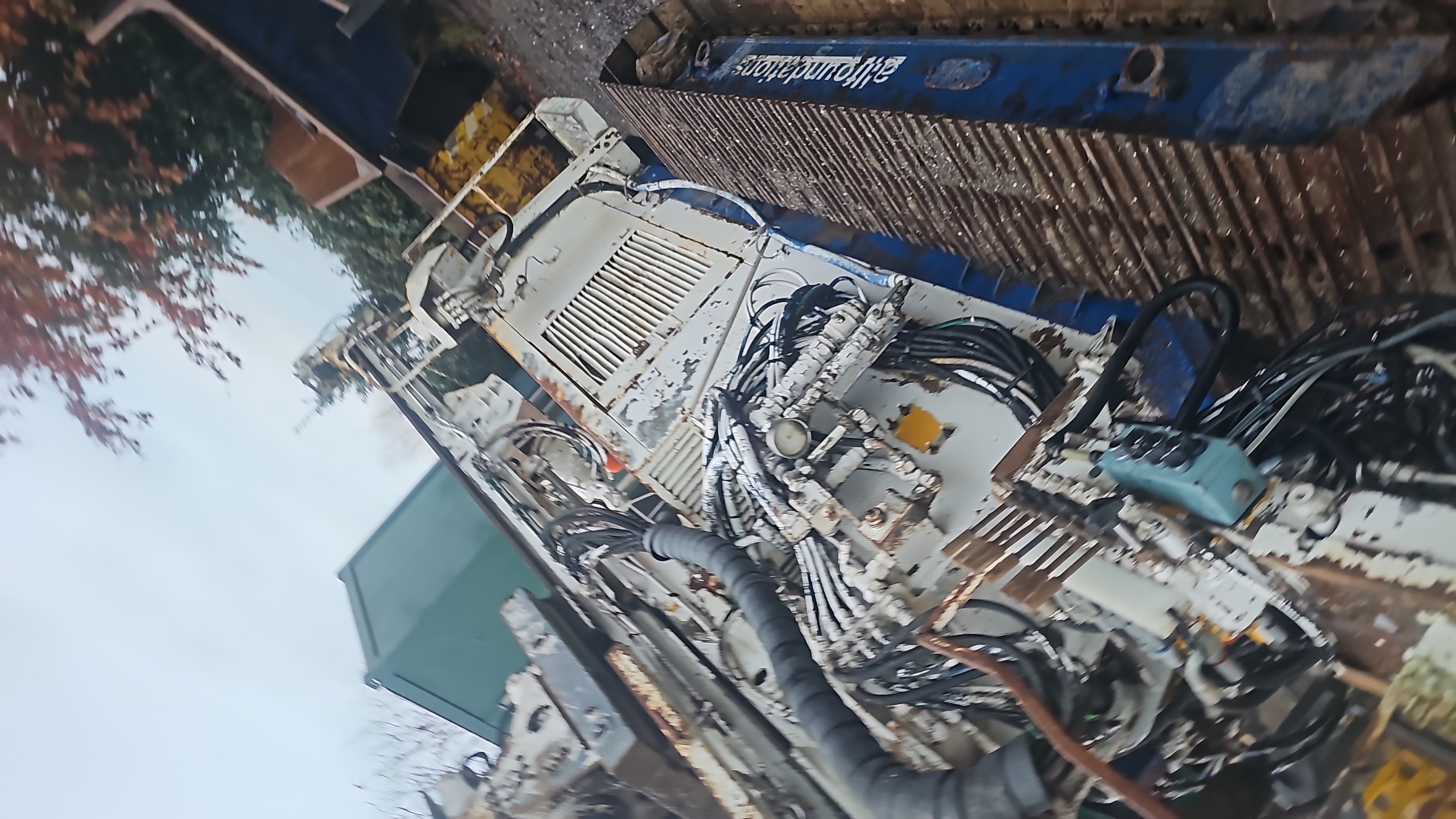 Rig arriving with the original bonnet removed and rotary exposed